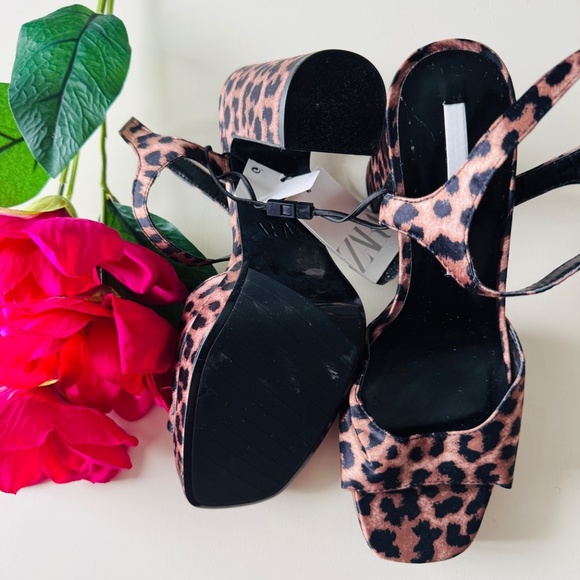 Zara LEOPARD SATIN platform heels - Picture 3 of 4